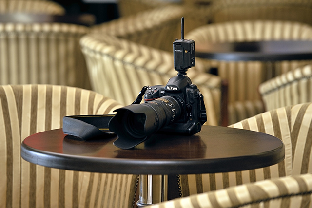 In timpul asta, domnu' fotograf isi pregatise camera ...