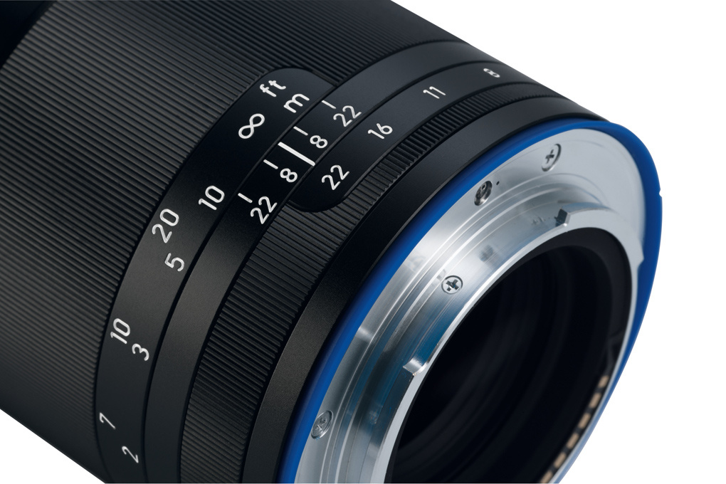 zeiss-loxia-85mm-f2.4-focus-ring-aperture