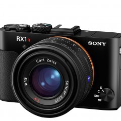 Primul full frame cu filtru low-pass variabil – Sony RX1R II a fost anuntat